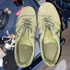 Used adidas gazelle looks new